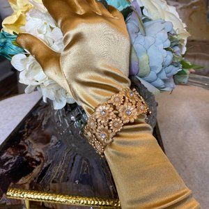 Gold metal floral jewel stretch bracelet